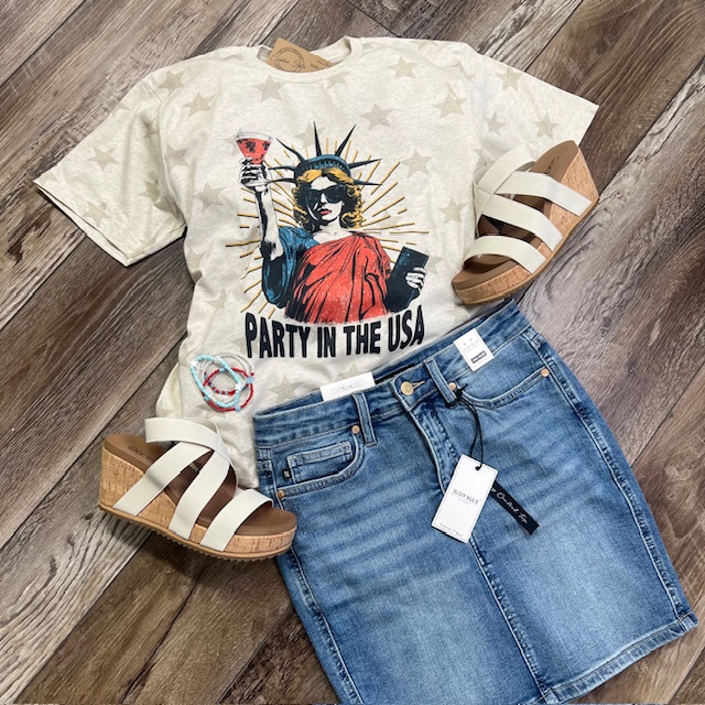 ** PRE ORDER ** Party in the USA tee