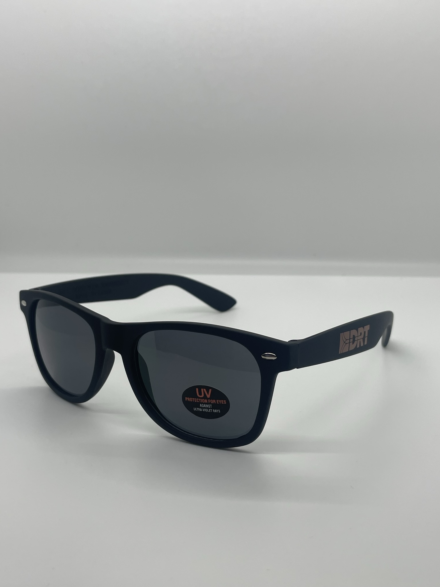 Sunglasses with UV Protection (INV)